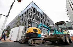 Japan August machinery orders set to fall for second straight month