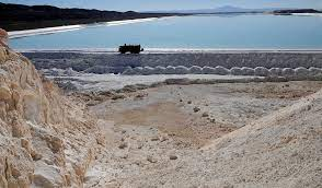 Il regolatore cileno multa la miniera Escondida di BHP per danni nel Salar de Atacama