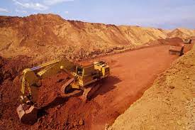 Bauxite: la Guinea chiede alle imprese minerarie di presentare i piani di raffineria entro maggio