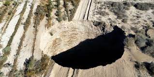 Le autorità cilene sospendono le operazioni di Alcaparrosa a causa di una gigantesca voragine