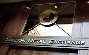 AQR è a capo di 10 hedge fund che fanno causa alla LME per il crollo del nickel a marzo