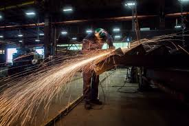 L’Allarme dell’Industria Canadese: Eccesso di Capacità Cinese e la Minaccia per Acciaio, Alluminio e Veicoli Elettrici