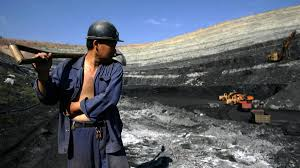 L’Ascesa della Produzione di Carbone in Cina: Una Panoramica sull’Aumento dell’Output e le Misure di Sicurezza
