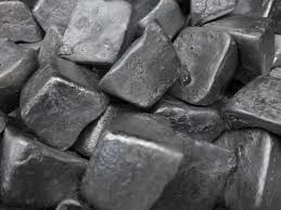 Il Mercato dell’Alumina nel 2025: Prezzi alle Stelle e Impatti sul Settore dell’Aluminio